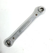 Indestro Select 7/16" & 3/8" Ratcheting Box End Wrench 6-point No. 0702