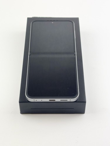 Samsung Galaxy Z Flip6 (256GB) Silver Unlocked Warranty - Excellent Condition - 第 2/10 張圖片