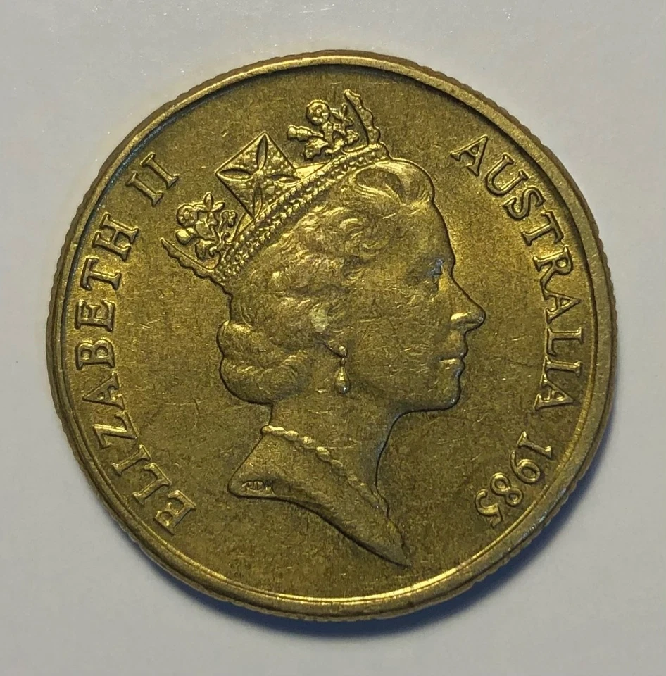 1985  AUSTRALIAN  $1 ONE DOLLAR  COIN VERY  NICE  AND  SHINNY  RARE  CIRCULATED - Image 4 of 4