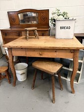 Rustic stripped pine 4 seat kitchen Dining table cabriole legs & cutlery drawer