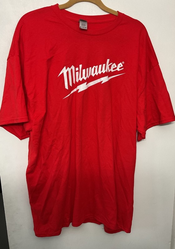 Milwaukee Logo T-Shirt Red XXL Gildan Unisex Short Sleeve T-Shirt - NEW