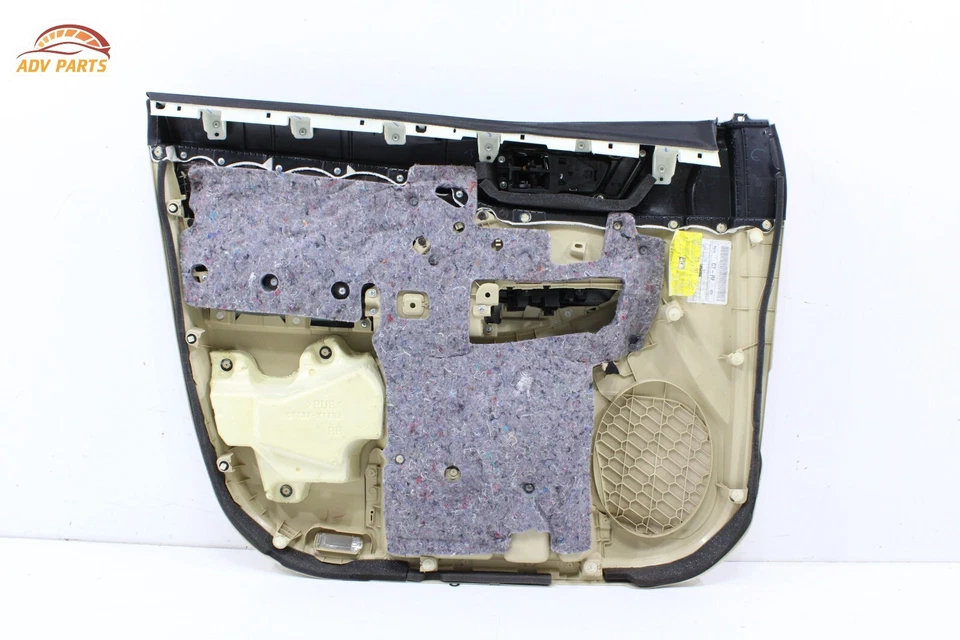 ОРИГИНАЛЬНАЯ НАКЛАДКА НА ПЕРЕДНЮЮ ПРАВУЮ ВНУТРЕННЮЮ ДВЕРНУЮ ПАНЕЛЬ TOYOTA HIGHLANDER 2017–2019 ГОДОВ ВЫПУСКА - Изображение 2 из 4