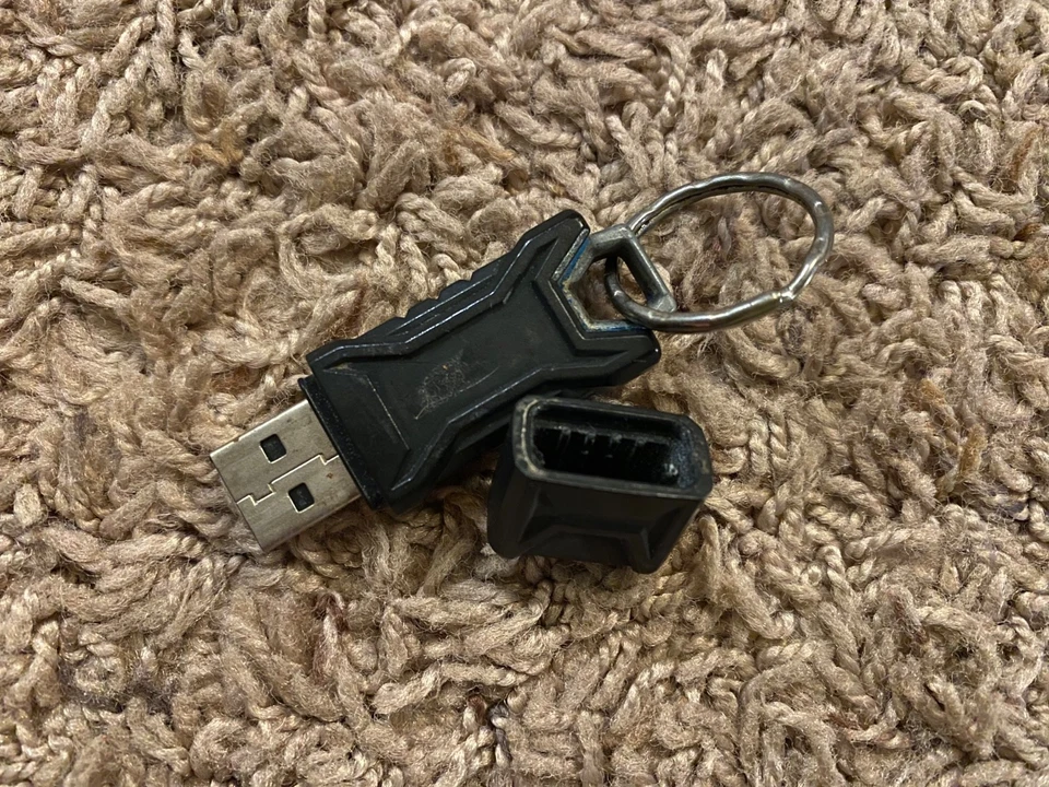 Gorilla Drive USB 15.83 GB Flash Drive - Image 2 of 2