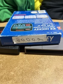 Ice Hockey (Nintendo Entertainment System, 1988) casi completo con caja sin manual