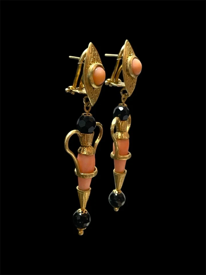 Orecchini Anfore Corallo E Onice - Immagine 2 di 4