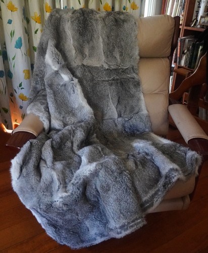A Lovely natural Fullskin Grey 1500mmx 1000mm Rabbit Fur Throw Rug - Picture 9 of 9