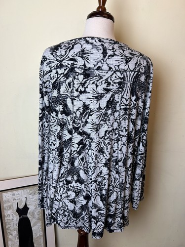 Chicos Zenergy Tunic Size 3 Black And White Floral Long Sleeves Soft Stretch - Picture 3 of 8