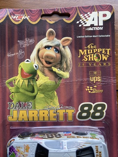 Nascar Dale Jarret 88, Muppet Show 25 Years Original package 1:64 Scale, Disney - Picture 4 of 4