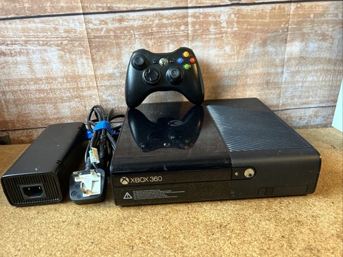 Microsoft Xbox 360 E 4GB schwarze Konsole (PAL) getestet. Funktioniert