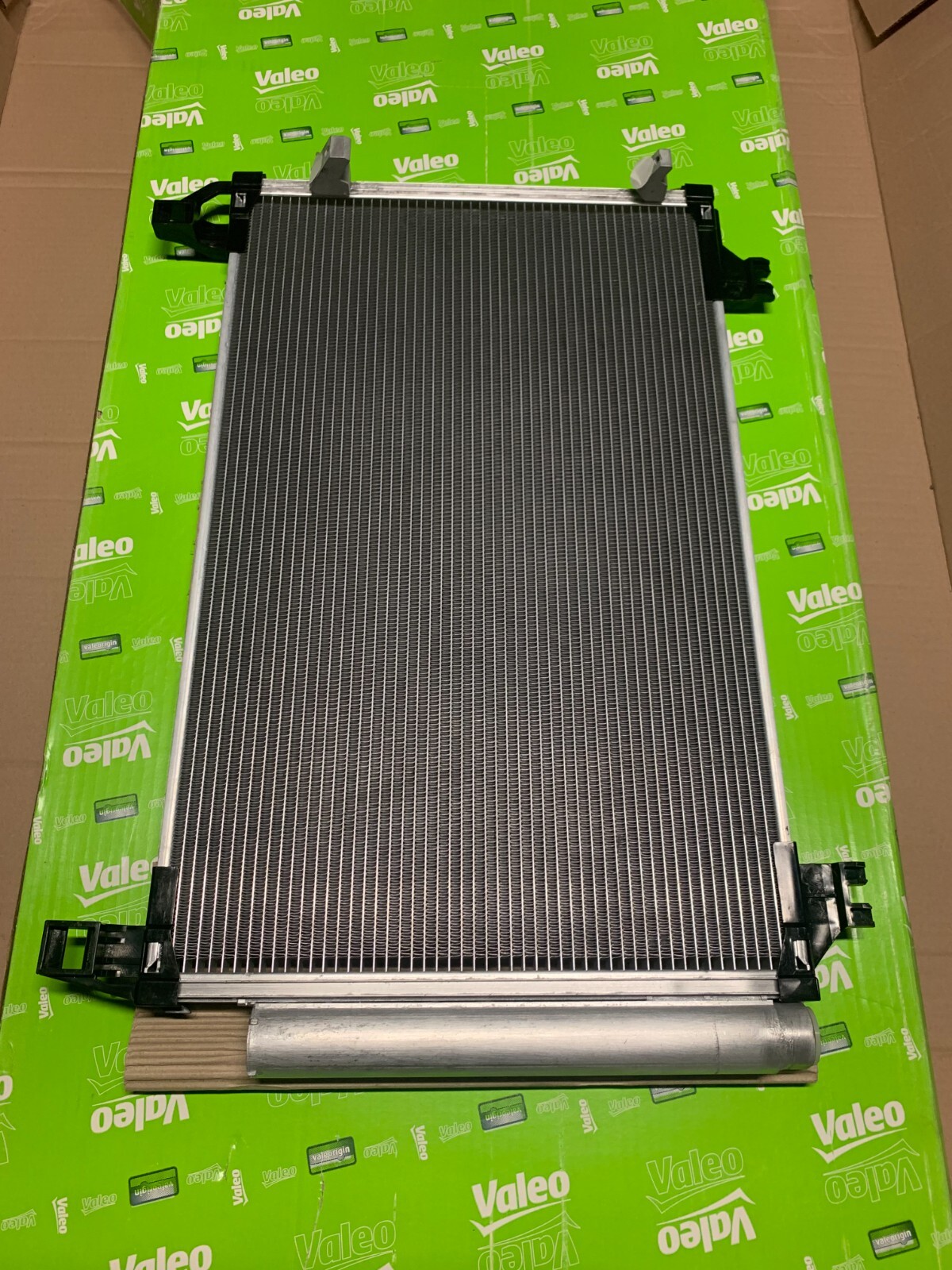 Condenseur Valeo 814233 pour climatisation de Toyota Yaris 1.3 VVTi et Verso S