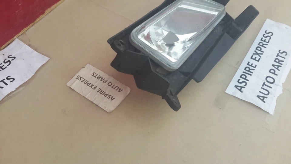 Luz de estacionamiento en esquina para 3 pasajeros Mazda 2010-2011 conducción antiniebla sin turbo OEM Foto 2 de 4