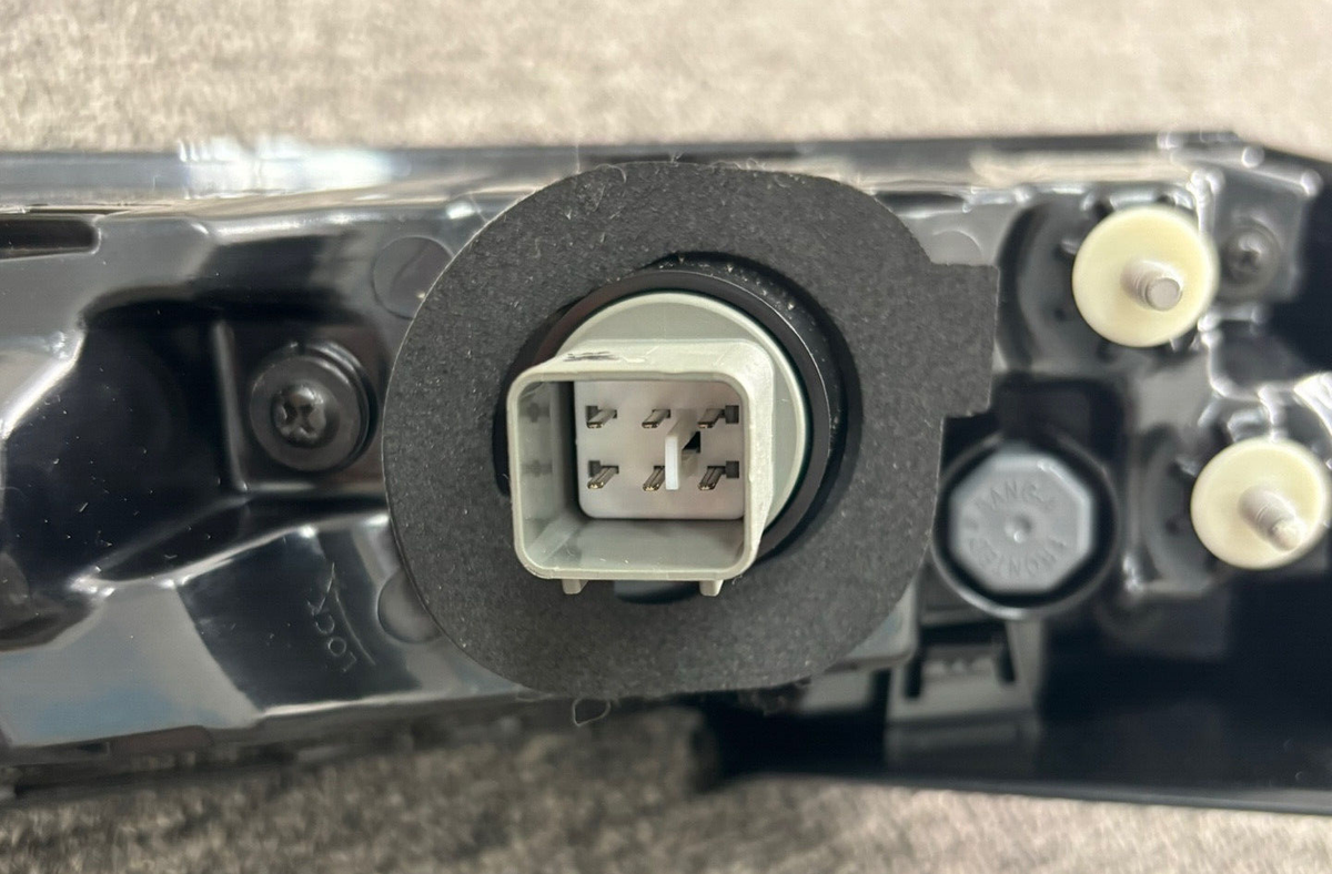 OEM 92401-KL200 LAMP ASSY-REAR COMB OUTSIDE,LH for Ioniq 6 Welcome