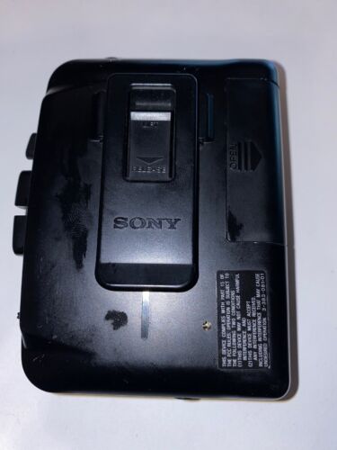Sony WM-FX415 AM FM Cassette Walkman Parts Only Powers Up and Plays Tape Drags - Picture 3 of 3