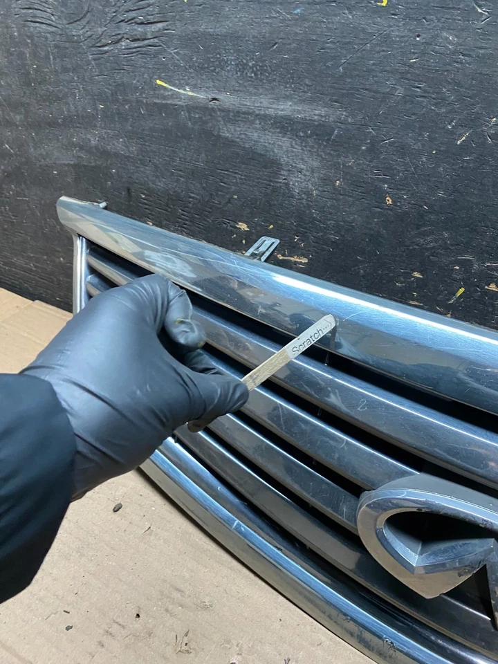 Grelha frontal superior 2010 a 2015 Infiniti G37 G25 fabricante de equipamento original U7849 DG - Imagem 4 de 4