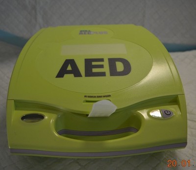 Zoll AED Plus Defi Defibrillator (00) DK