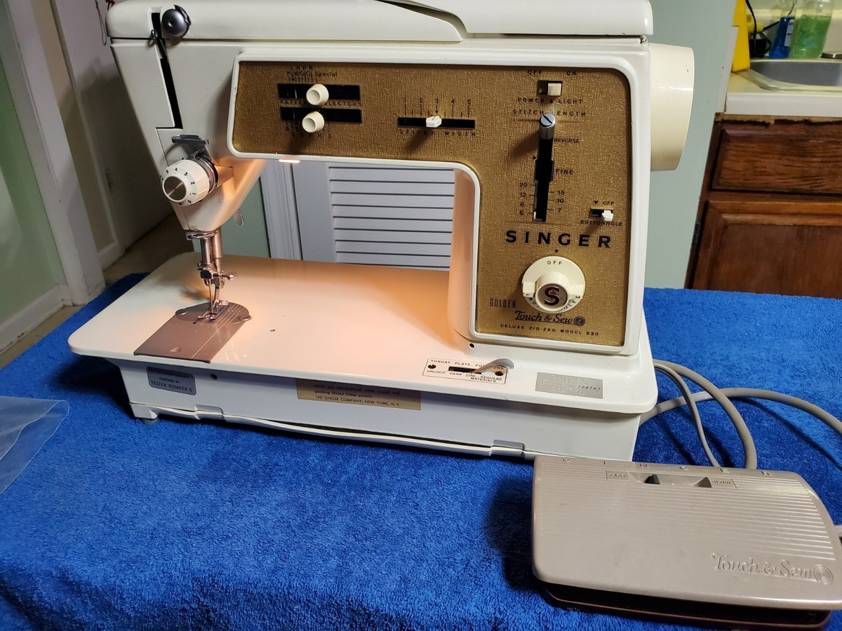 ©️1988 SARI FABRICS ヴィンテージ ティーコジー　ティーコゼ Vintage Singer 630 Sewing Machine Golden Touch & Sew Runs But