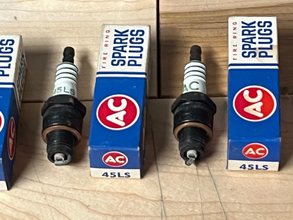 6 Vintage AC 45LS Fire Ring Spark Plugs with Original Boxes from 1960’s - Image 4 of 4