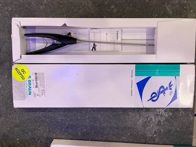 Aesculap PL414R Durogrip super righting needle holder laparoscopic