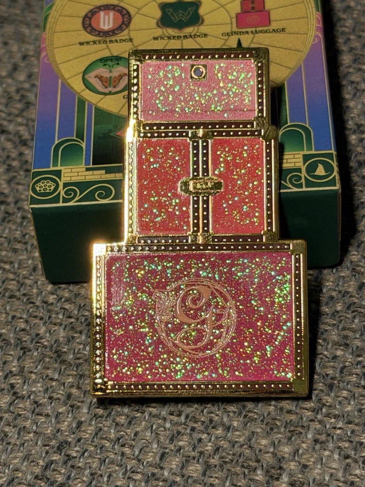 [LE 200] “Glinda Luggage” (PALM Pink à la Mode WICKED Mystery Pin 2.25”) - Image 4 of 4