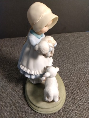 Holly Hobbie Lmt Ed. FIGURINE Designers Collection GIRL AND LAMBS Porcelain EUC - Picture 4 of 11