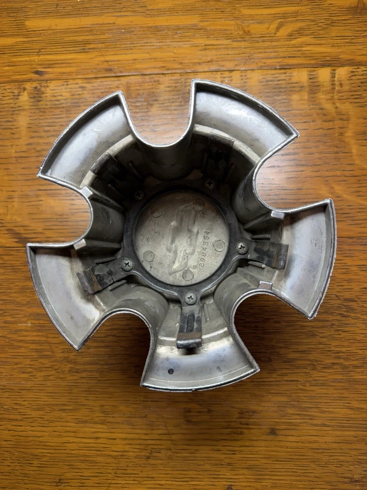 Tapa central Chevrolet Camaro (1970-1981), Chevelle (1971-1972) y Nova (1971-1979) Foto 2 de 4