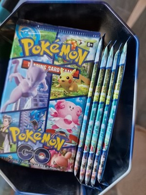 Pokemon Go Booster Pack X20 mit Pikachu Tin. Offizielles Pokemon TCG. 