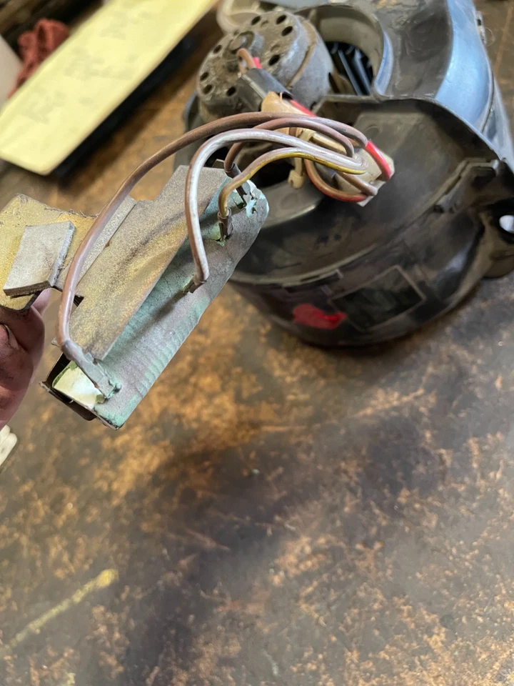 Ventilador motor ventilador Porsche 924/924S/Early 944 COM RESISTORES DE VENTILADOR 0130062801 - Imagem 2 de 4