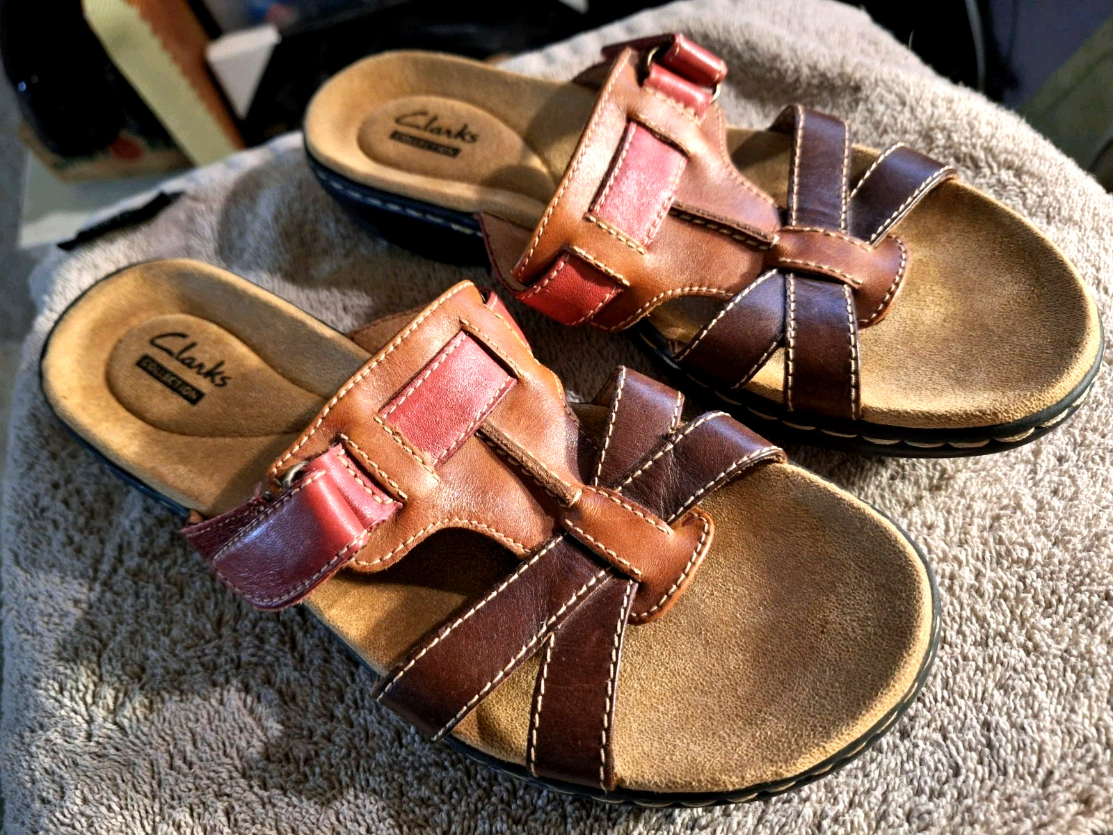 Clarks Women's sandals w/strap and buckle. sz. 7.5