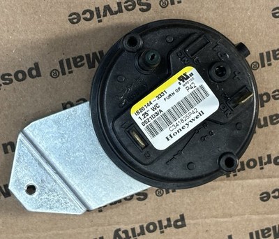Honeywell IS20144-3331 Pressure Switch 1.25  WC TRANE C341825P42   P42  Checked
