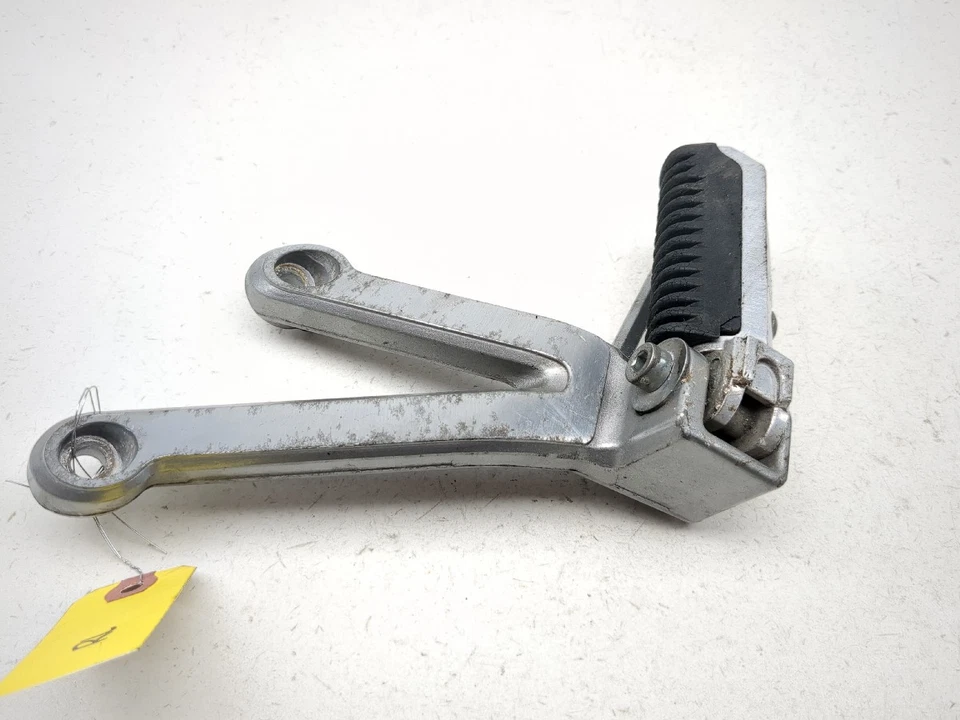 01-05 Clavija de pie trasero izquierdo pasajero Suzuki Bandit GSF1200S GSF 1200 Foto 3 de 4