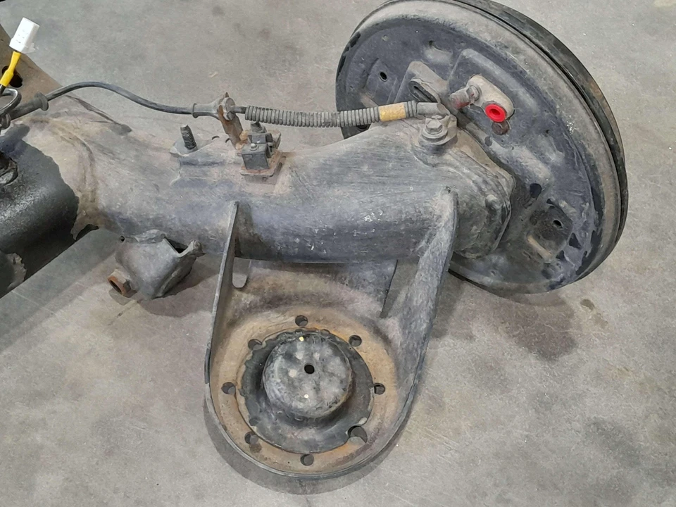 12-17 Hyundai Accent Rear Torsion Axle Beam Axle - Drum Brakes OEM 551001R201 - Image 2 of 4