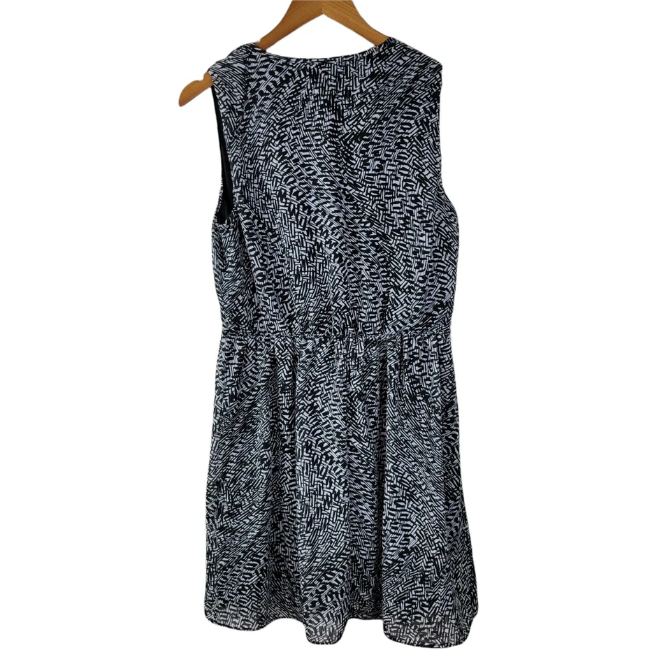 Vestido AB Studio Talla Grande En Capas Gasa Malla Volantes Negro Blanco Envoltura Fiesta Foto 4 de 4