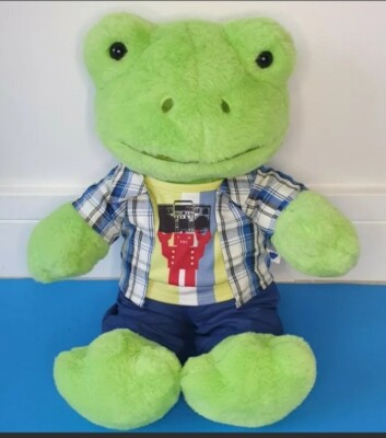 BUILD A BEAR T3   Frosch mit OUTFIT KLEIDUNGSSET - NEU MIT ETIKETT JUNGEN TOP HOSE selten 