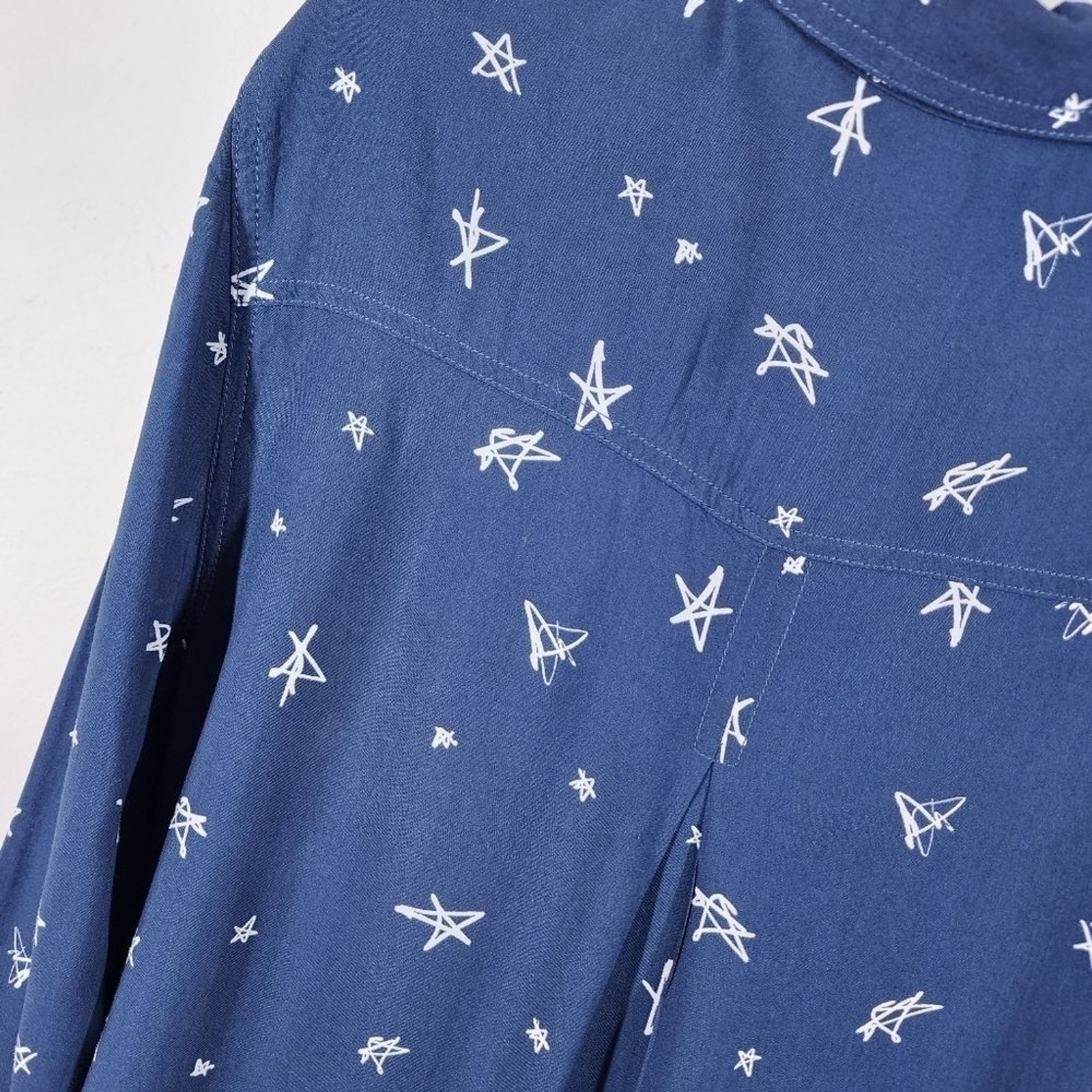 BEACHLUNCHLOUNGE ABSTRACT STAR PATTERN SHIRT - image 7