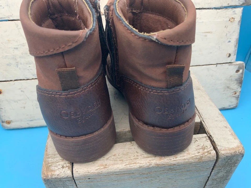 Botas informales Oshkosh para niños, talla 7M, marrón Foto 4 de 4