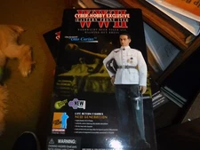 Cyber Hobby Exclusive Eastern Front 1944 Tiger Ace Walking out Dress-Otto Carius