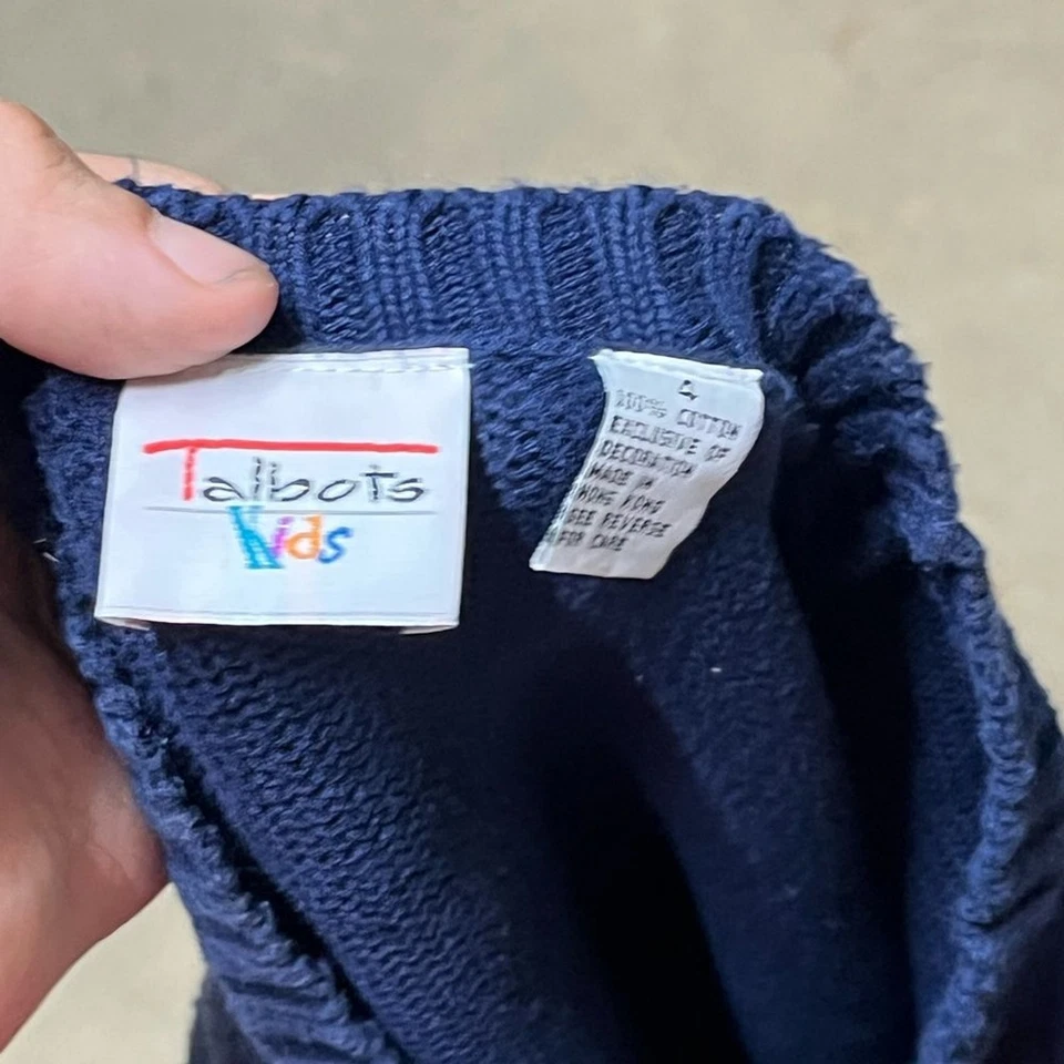 Suéter azul marino con diseño de estrella plateada para niñas Foto 2 de 3