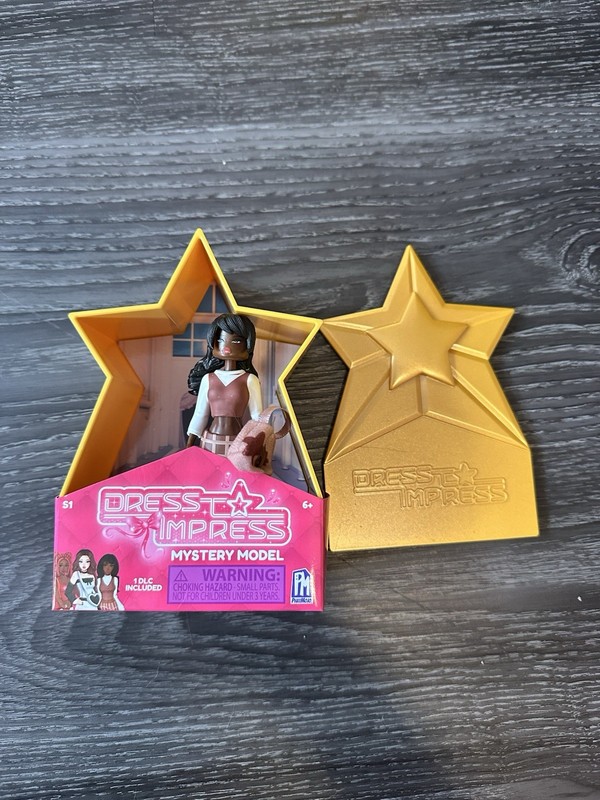 Dress to Impress DTI Mystery Model Doll Chic Academia Sold Out Series One Gold 1