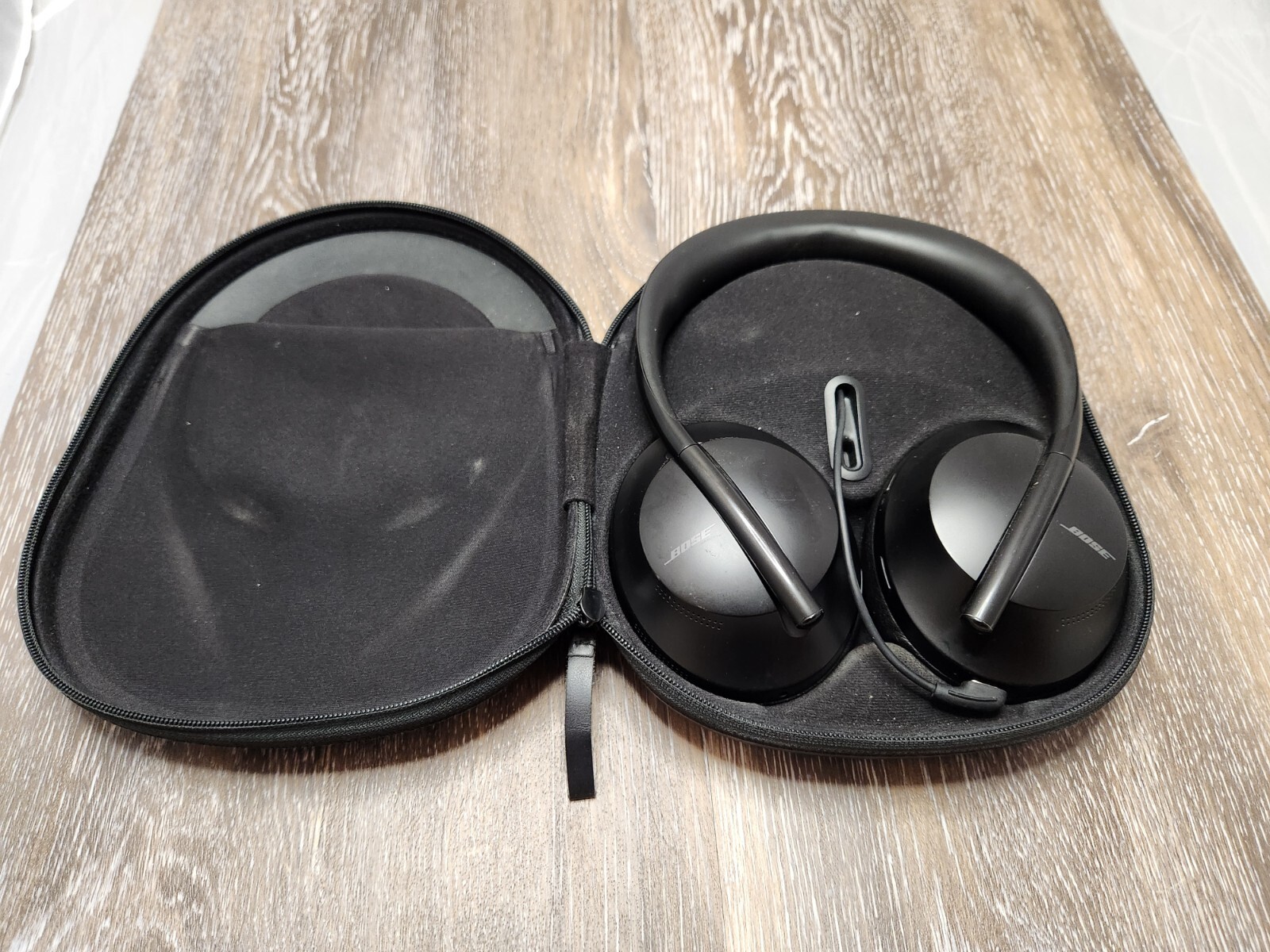 Bose NC700 Noise Cancelling Bluetooth Over The Ear Headphones W/Case-image