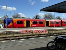 PHOTO  HAMPTON COURT STATION