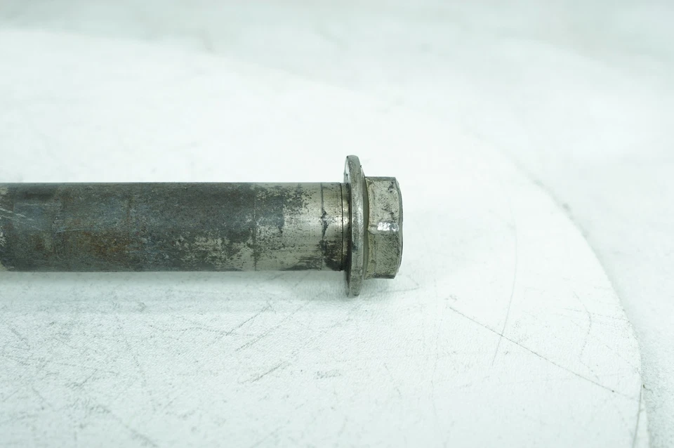 2009 Harley Dyna FXDC Super Glide Custom OEM Rear Wheel Axle Bolt Shaft 41114-08 Foto 2 de 4