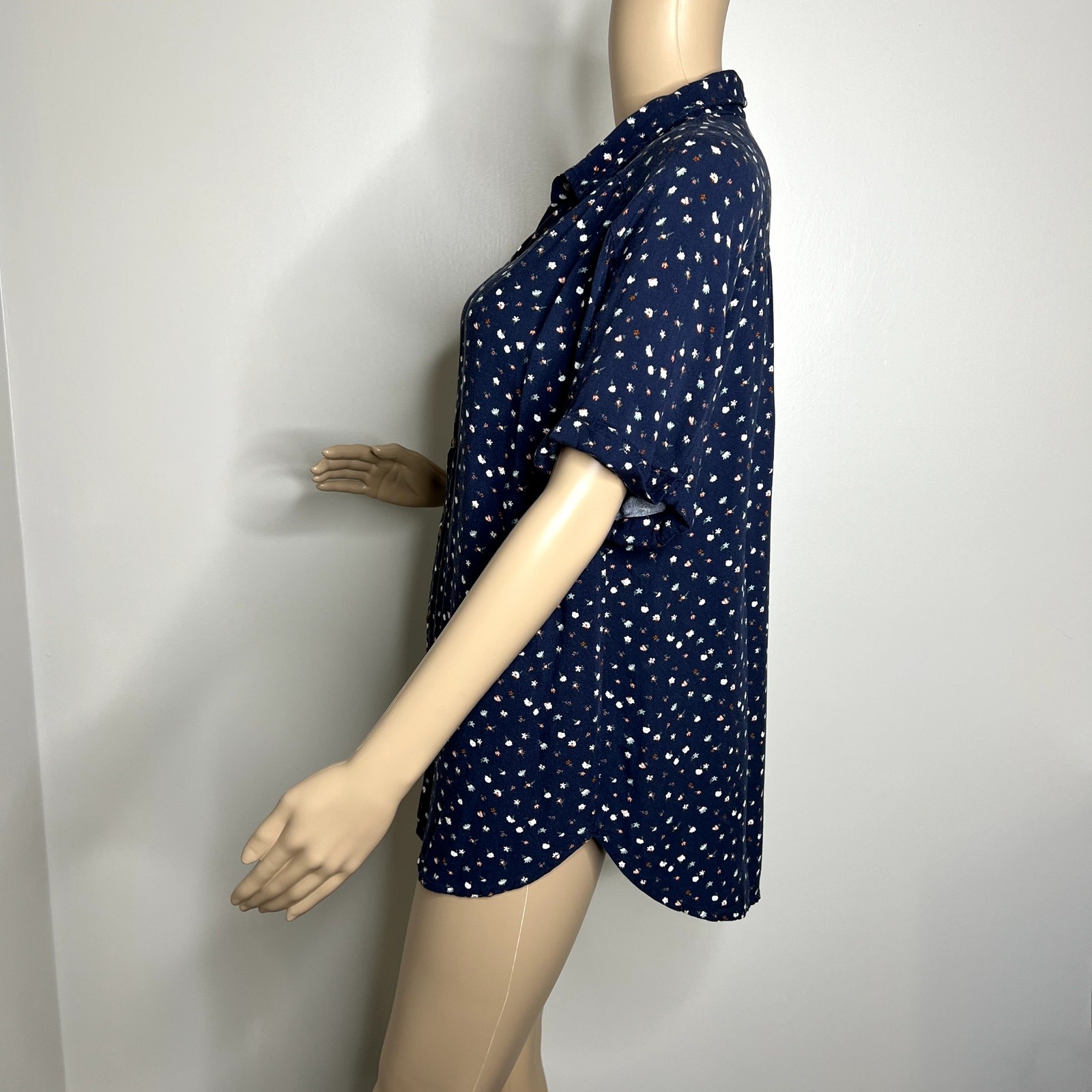 Universal Thread Blue Floral Button Down Top - image 2