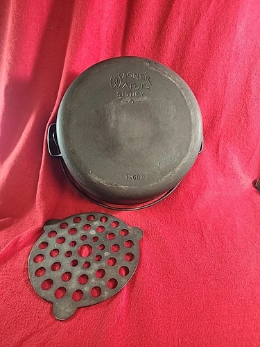 Vtg Wagner Ware Sidney -O- # 1268 C Cast Iron Dutch Oven No Lid W/Trivet Flat