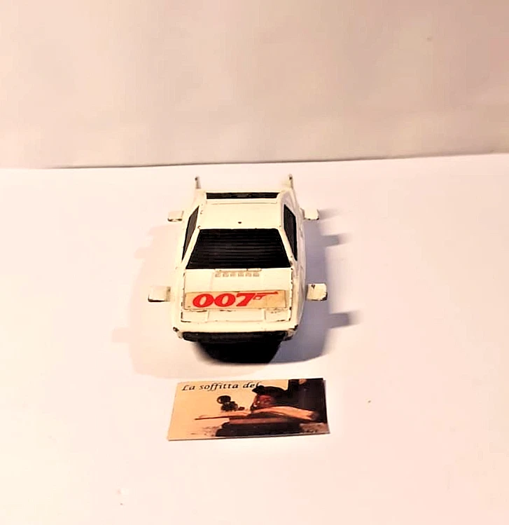 Automodello Corgi Juniors 007 Lotus Espirit scala 1:60 - Immagine 2 di 4