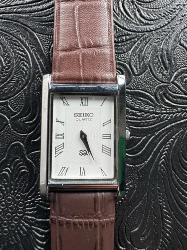 WHITE DIAL Vintage Seiko Slim Quartz men’s Wrist Watch
