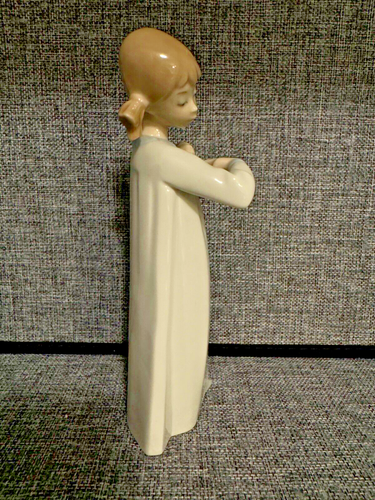 Lladro "Girl With Guitar" 01004871 - Picture 11 of 16