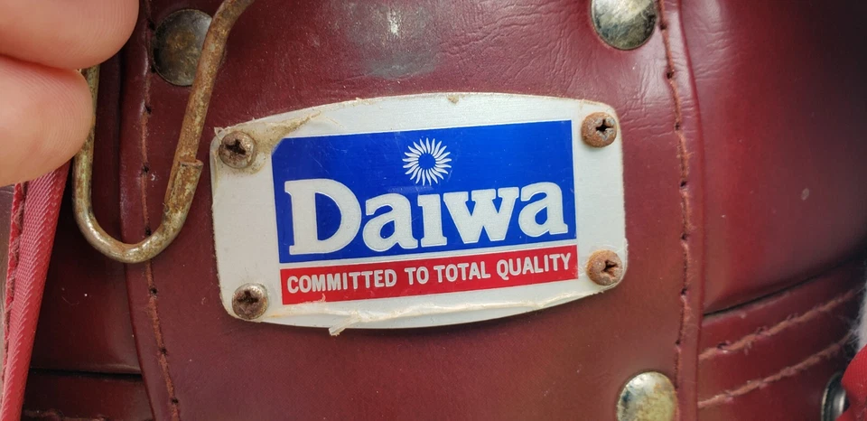 Сумка для гольфа Daiwa темно-бордовая кожа ремень чехлы на головки дождевых клюшек сумка стойка винтажная - Изображение 4 из 4