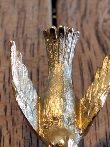 AVON Vintage Signed 3D Peace Dove Bird Brooch Lapel Pin Gold Tone Jewelry - Picture 15 of 16