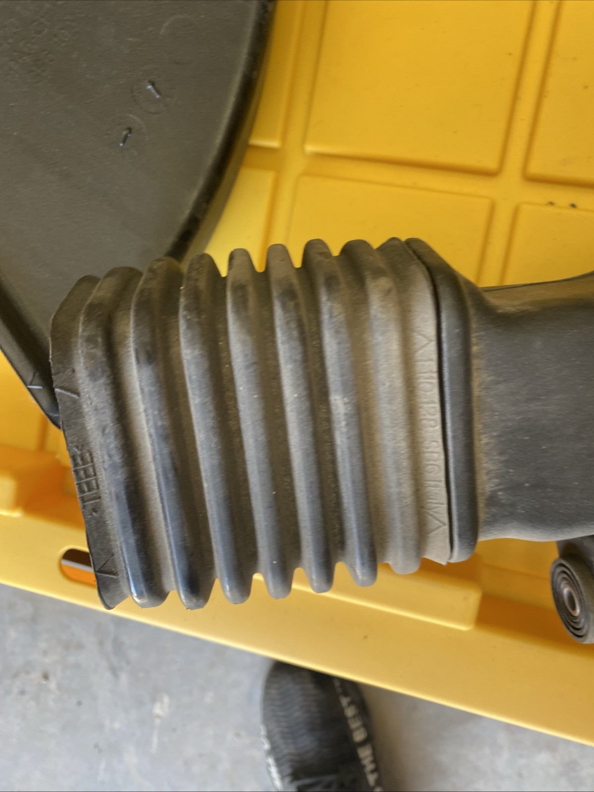 2014 2015 Audi R8 V8 Right Passenger Side Air Intake Duct Tube Hose Oem