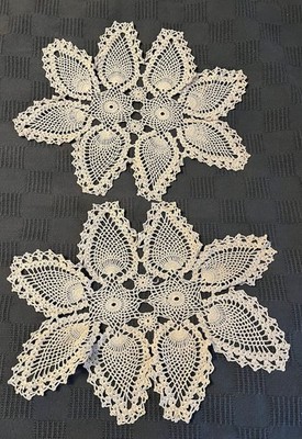 Lot of 2 Vintage Hand Crocheted Doilies   Beige Floral Leaf Pattern   15'' Oblong